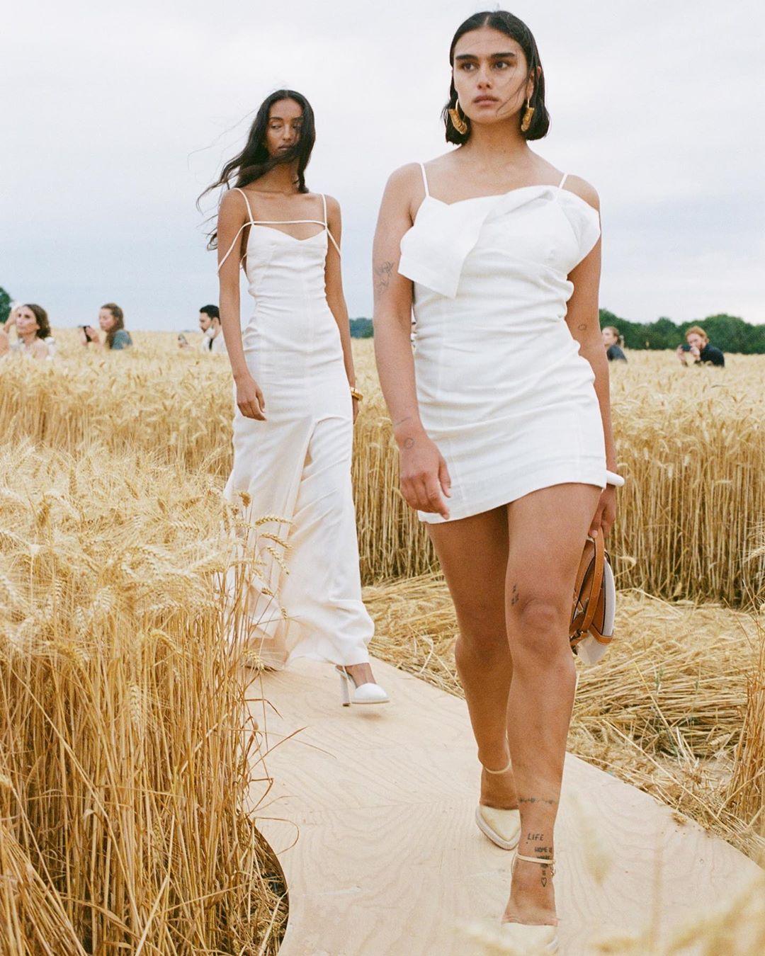 Jacquemus Runway Show S/S 2021: An Ode To L'Amour Set In An Immense Wheat  Field - Gals and the City