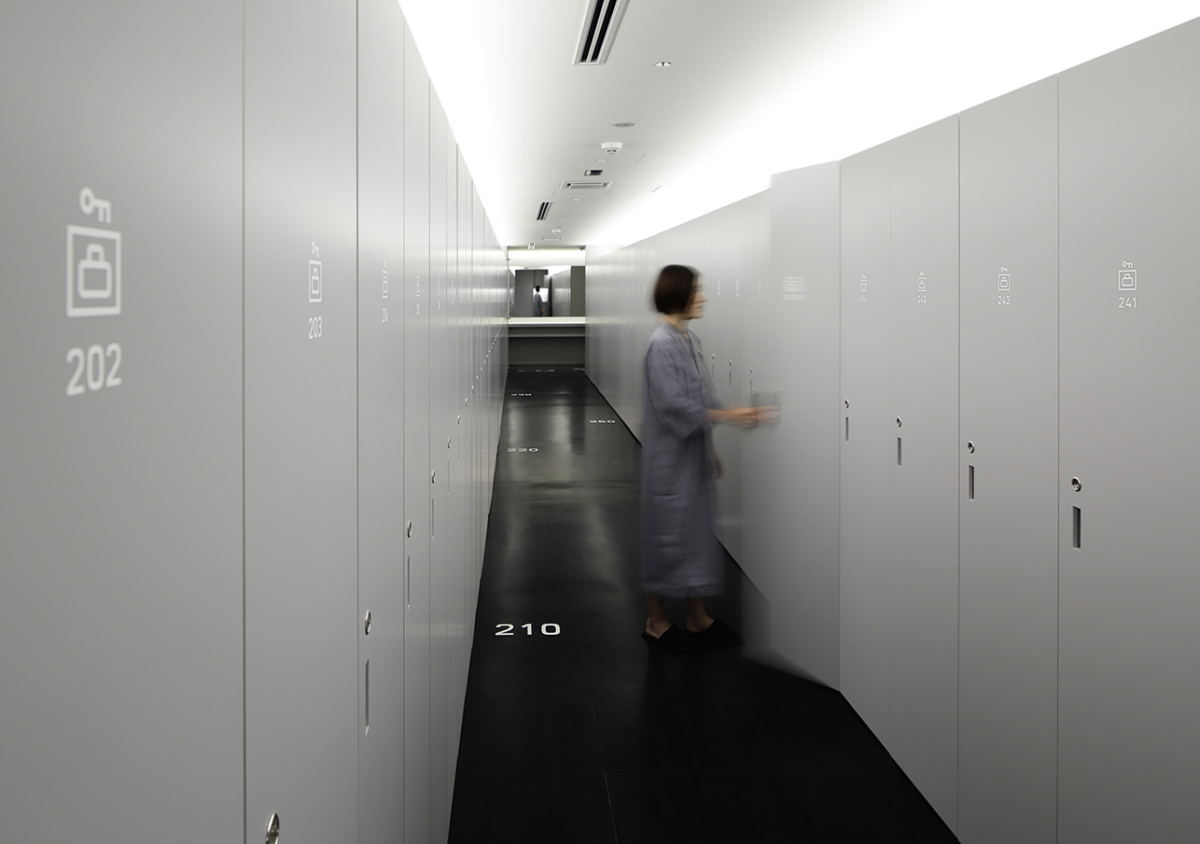 ninehours capsule hotel changeroom