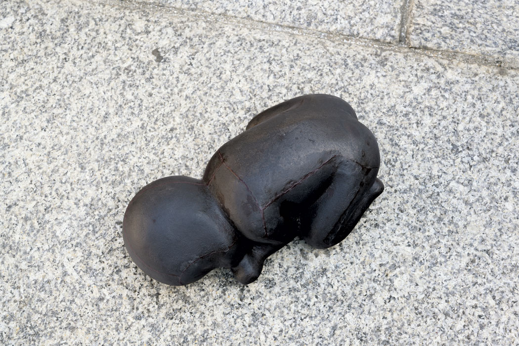 Antony Gormley baby artwork