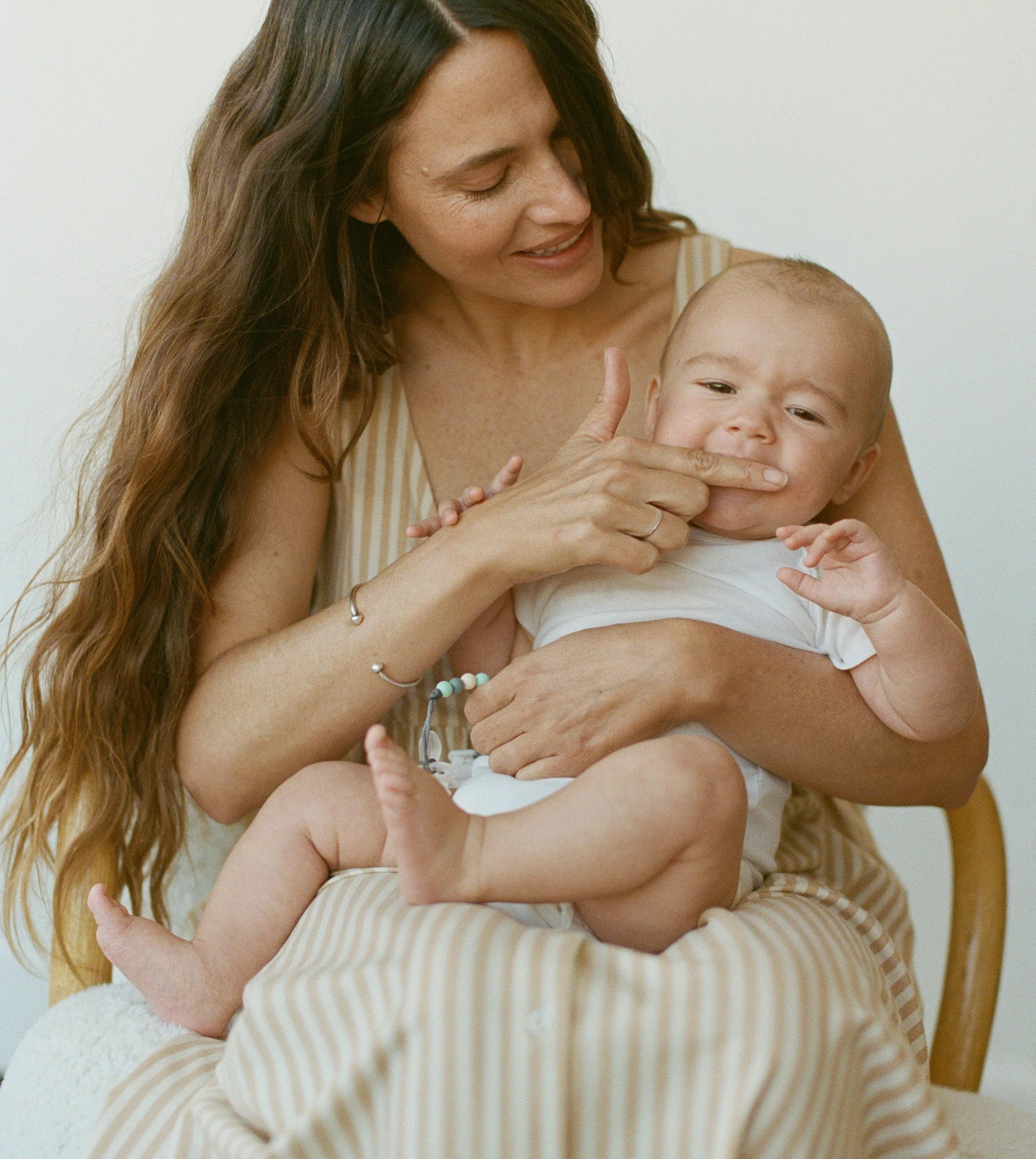 A Guide to Sustainable Maternity Clothing from A Mama Who Loves